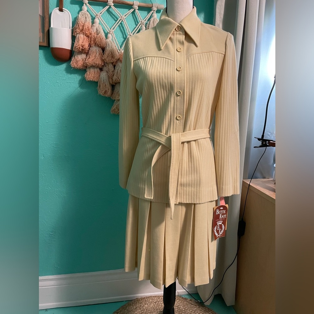 Vintage 60s Butte Knit NOS NWT Deadstock Champagne 2 Piece Suit SZ 6